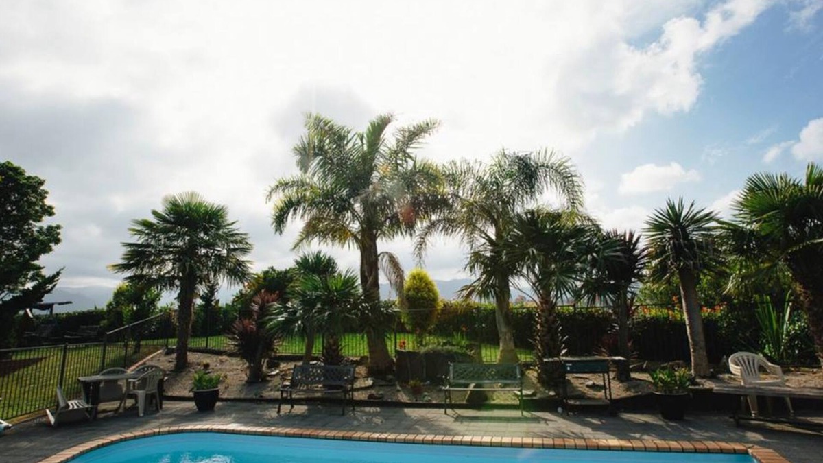 Katikati Hotel | ASURE Kaimai View Motel