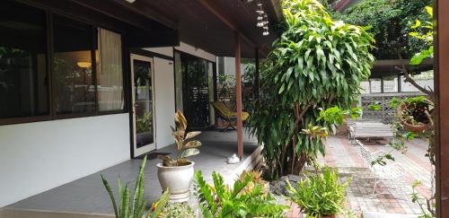 Bangkok Central Business District Villa | AT ASok Vintage House Near BTS Asok MRT Sukhumvit