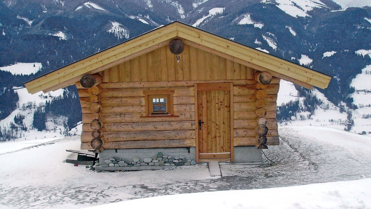 Bruck an der Grossglocknerstrasse Villa | Stunning villa for 5 guests with WIFI, TV and balcony
