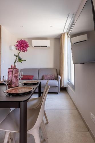 Clermont Ferrand City Centre Apartment | At home in Clermont, Place de Jaude