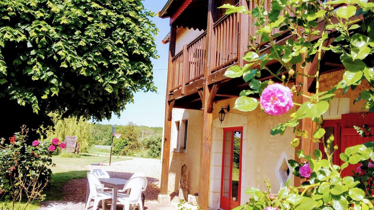 Braye-Sous-Faye Apartment | At the elves' rest. "Les licornes n'y voient que du bleu", 3* B&B in Richelieu