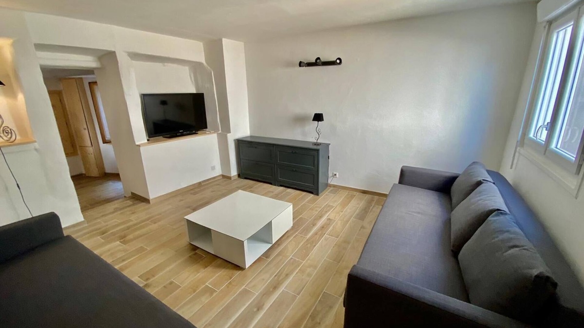 Malaucene Apartment | At the foot of Mont Ventoux Village center Fully renovated apartment