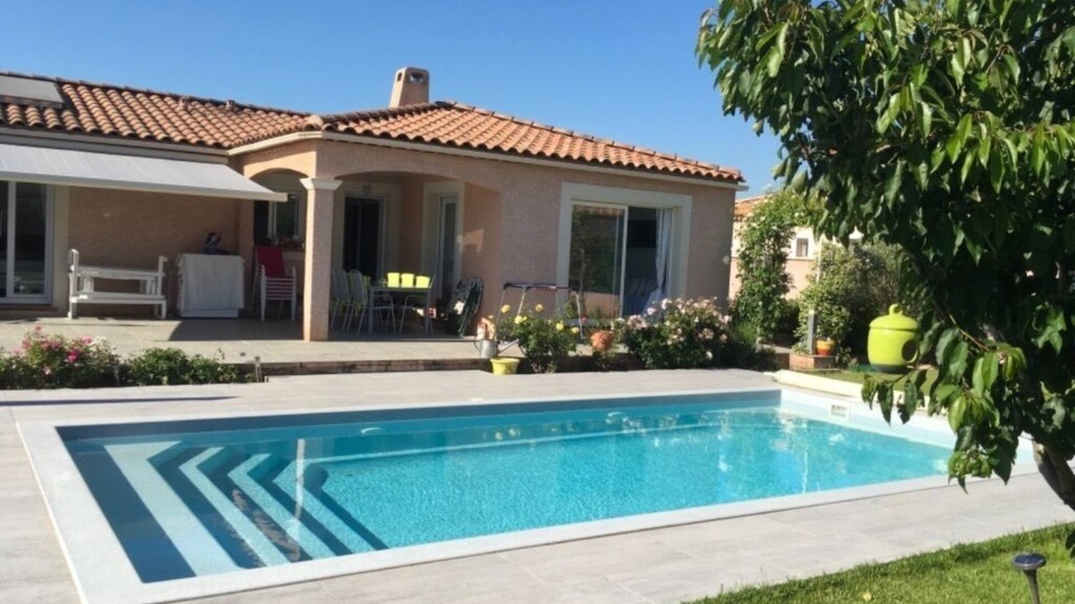 Mallemort House | At the gateway to the Luberon and the Alpilles, near the Pot Royal golf course