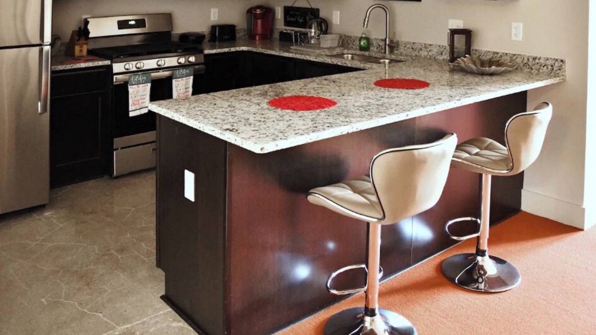 Aurora Apartment | AT YOUR SERVICE! Downtown Aurora 1 Bedroom River Facing Gem