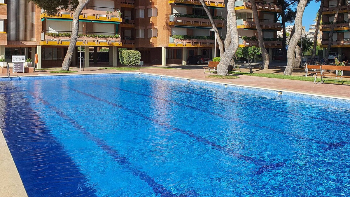 Torredembarra Apartment | AT125 Els Pins I: Apartamento con piscina en primera línea