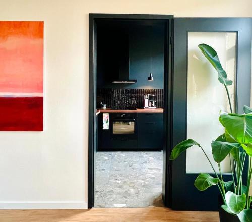 Sonnenberg Apartment | Atelier Noé NOIR - Kunstvoll Wohnen - Wunderbares Frühstück möglich - Ruhig und nah am Zentrum -