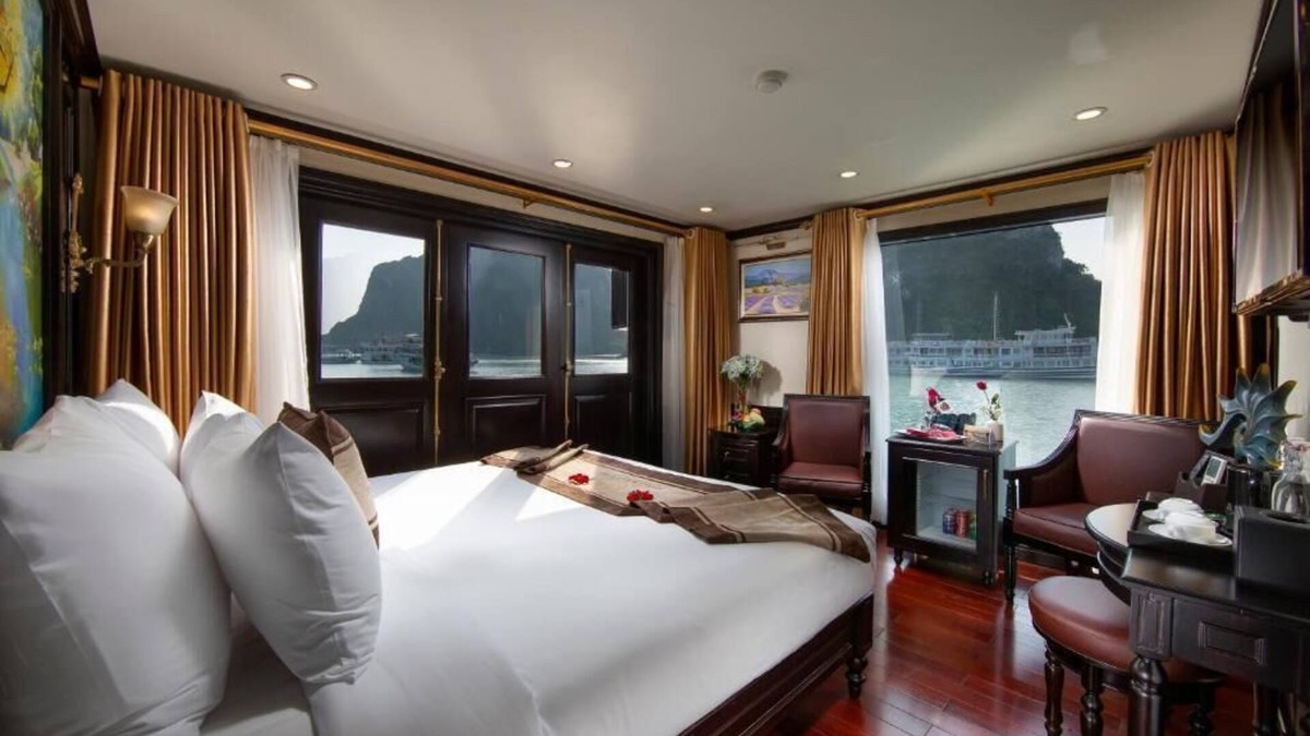 Bai Chay Boat Rental | Athena Royal Cruise w/1 Double or 2 Twin Beds
