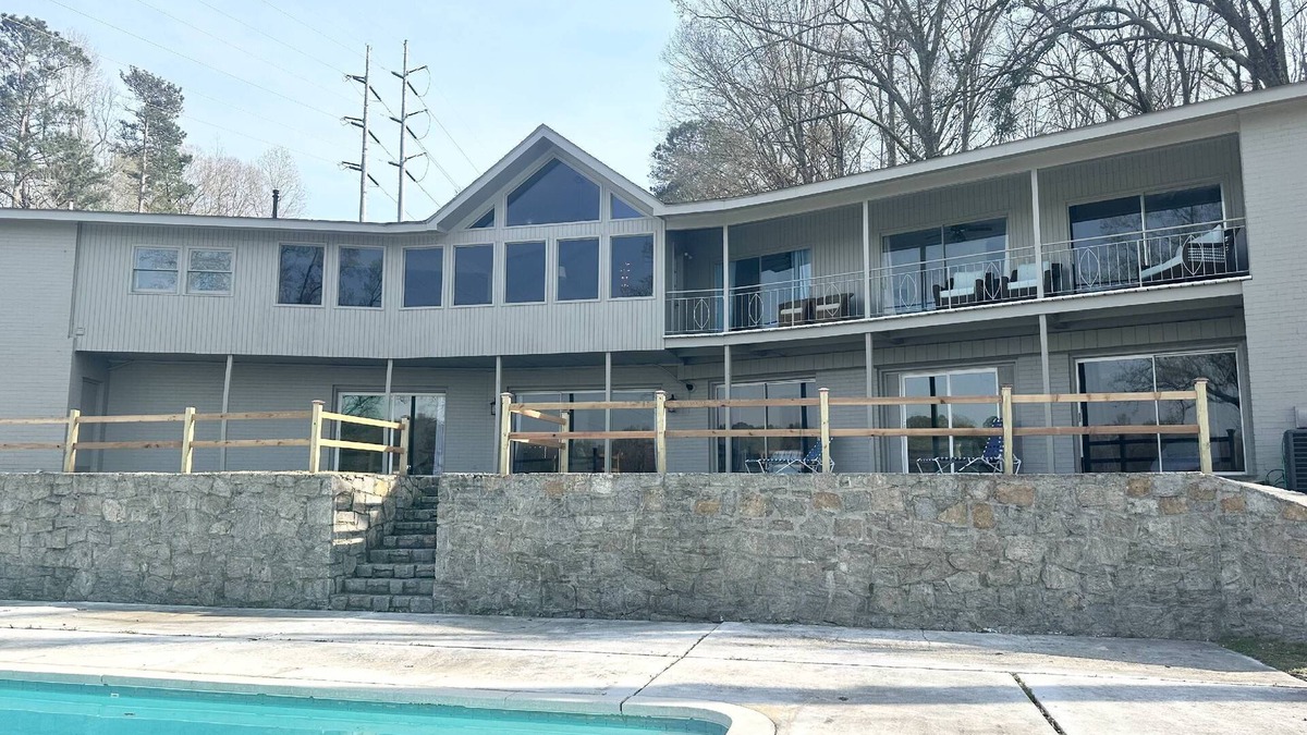 Jonesboro House | ATL/Jonesboro, Relaxing Fall Getaway for Families/Friends or Cooperate Groups
