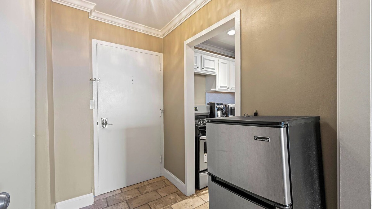 Downtown Atlanta Apartment | ATL1205 Beautiful 1 Bedroom condo in Atlanta with Pool Access