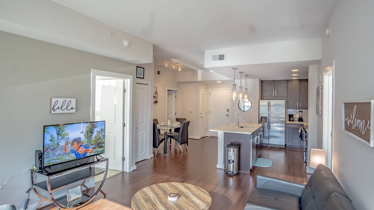 North Buckhead Apartment | Atlanta Buckhead Fully Furnished Apartment by RedAwning