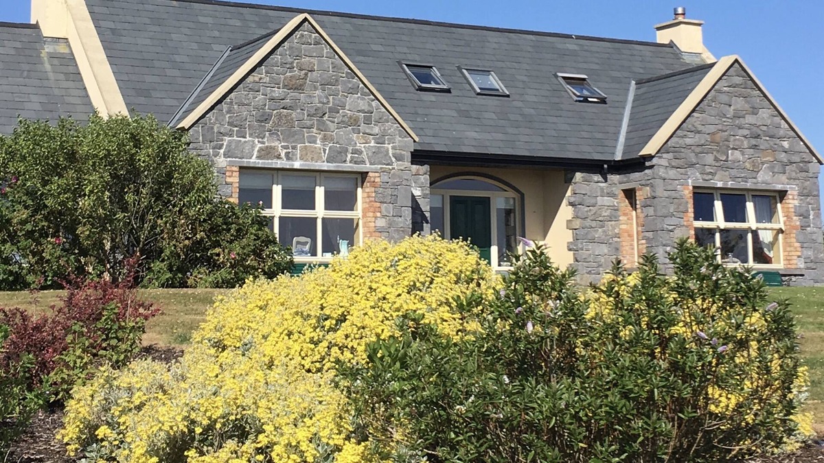 Lisdoonvarna Apartment | Atlantic Garden Lodge & Art Studio one bedroom apartment in tranquil location.