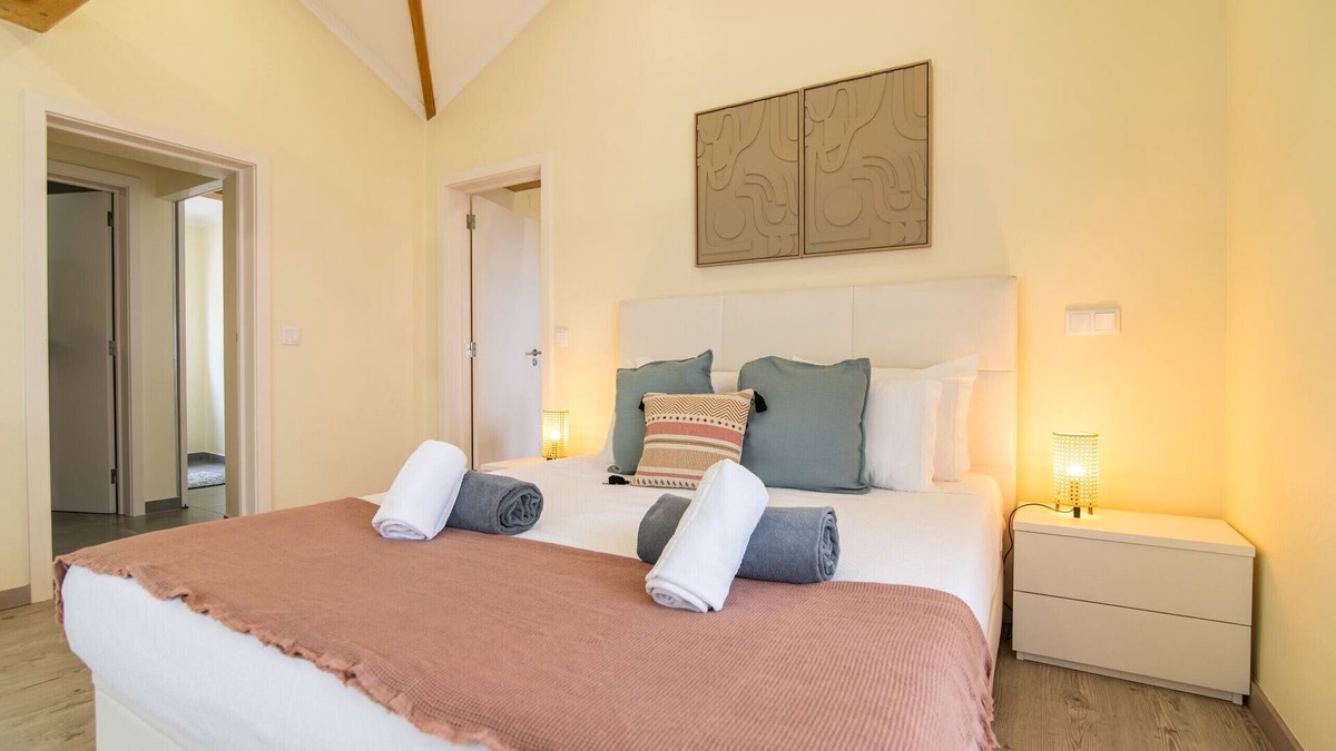 Feteiras Ski Chalet | Atlantic Seaview Window