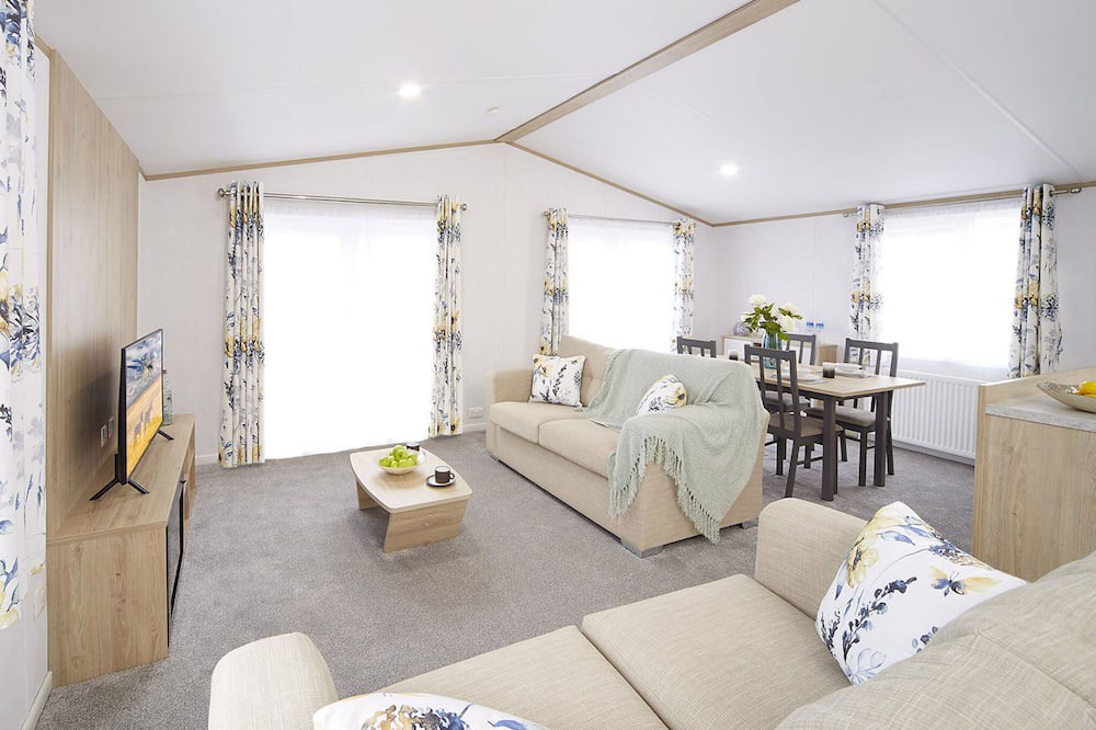 Cresswell Ski Chalet | Atlas Wisteria Lodge