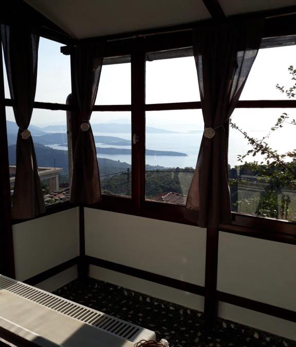 Kali Vrysi House | Atrium - Lafkos