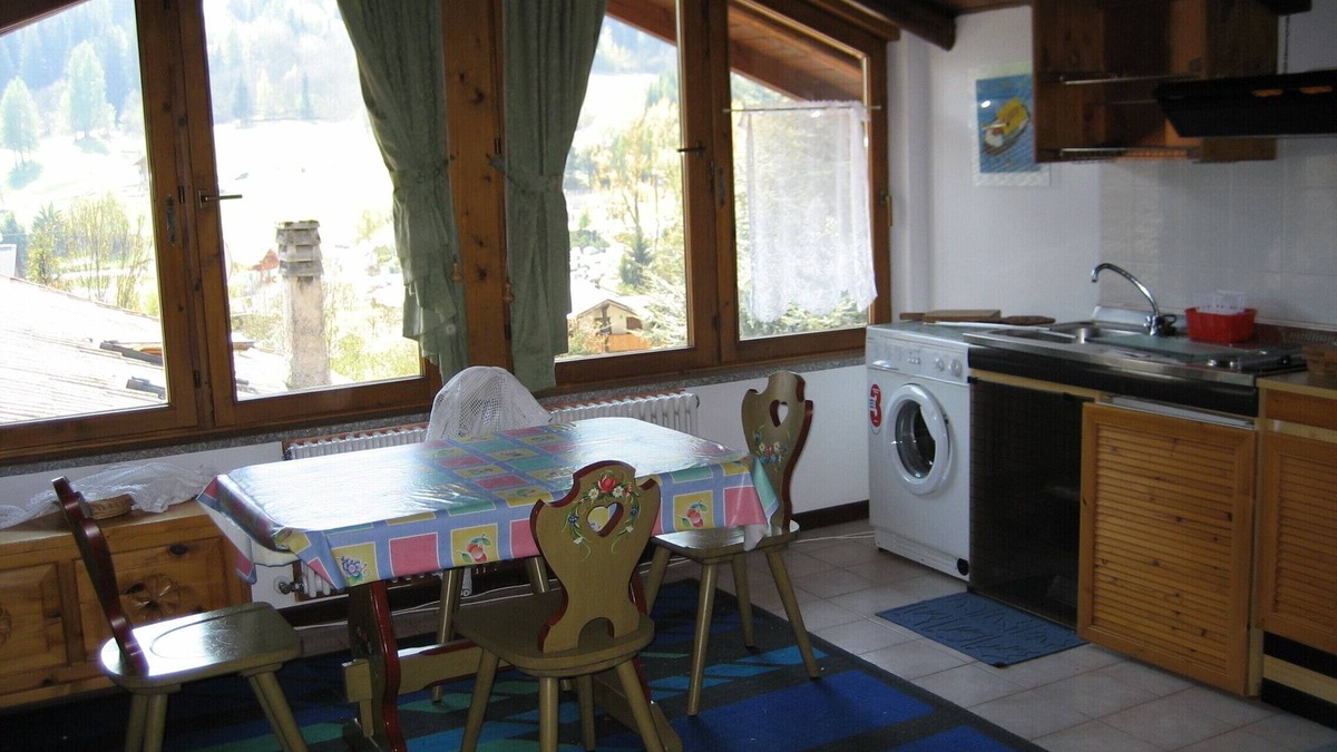 Mezzana Apartment | Attic Overview