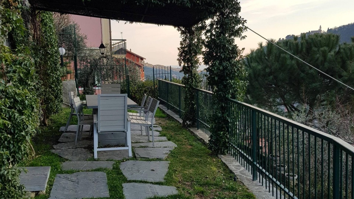 Solaro House | Attic Sole + Room Stelle near 5 Terre and Portofino