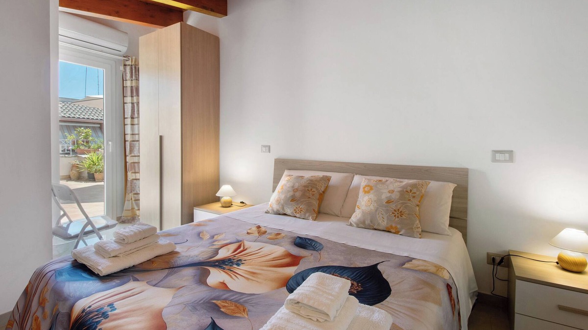 Terlizzi Apartment | Attica BeB - 'Yellow' Room with Shared Terrace, Wi-Fi and Air Conditioning