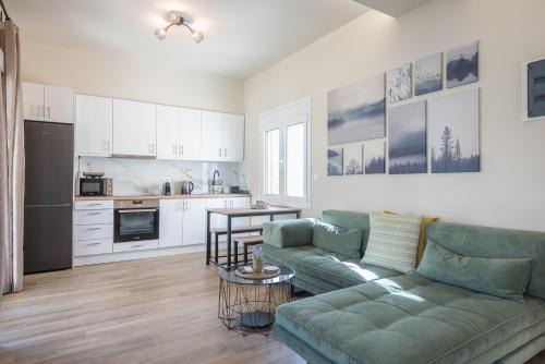 Agios Panteleimonas Apartment | Attiki Metro Top Floor By Greece Apartments