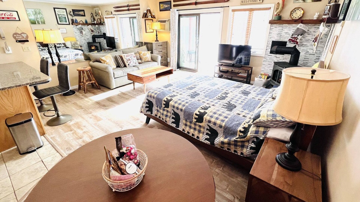 Bartlett Apartment | ATTITASH STUDIO🌟MOUNTAIN VIEW🌟STORYLAND🌟 POOLS🌟 NEWLY REMODELED