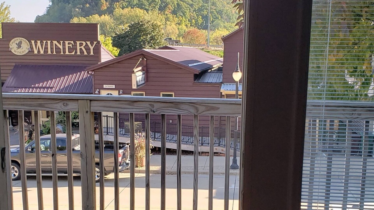 Marquette Apartment | Attractive apartment, directly across from winery!