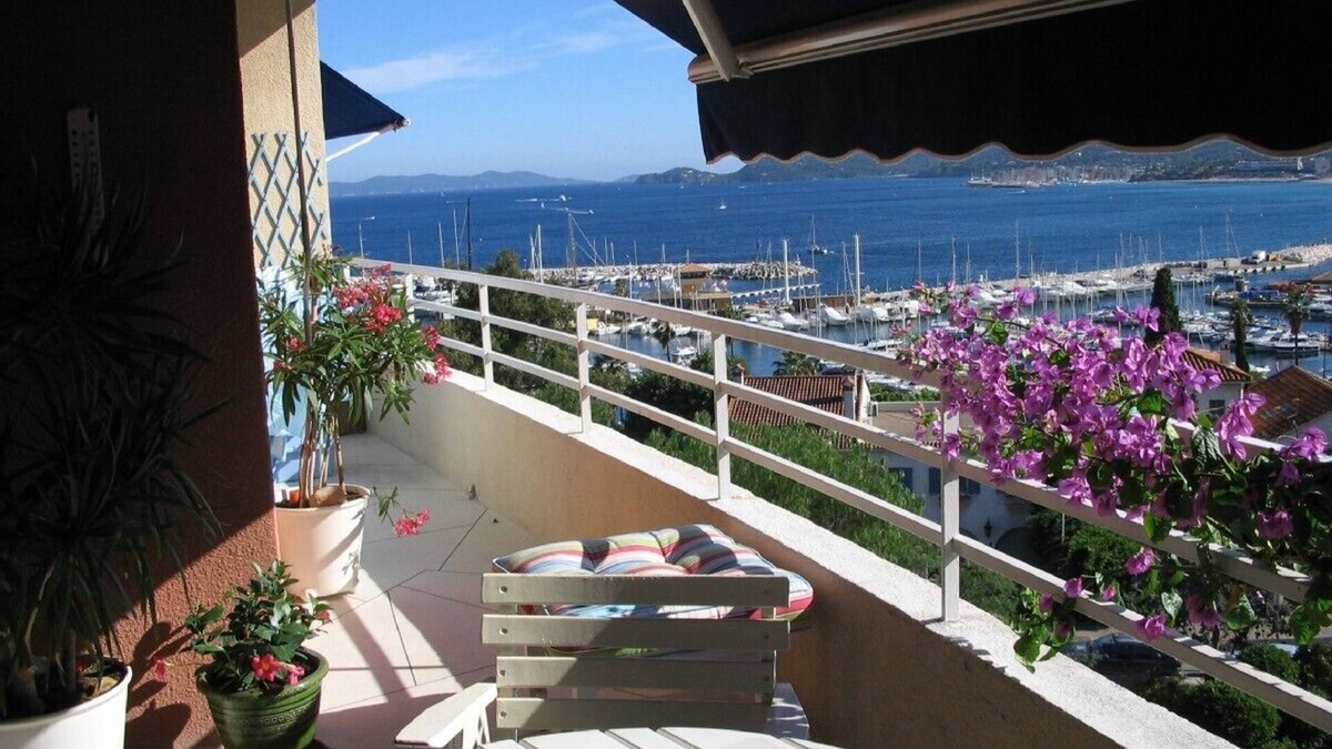 Le Lavandou Apartment | Attractive fully equipped apartment, sea views, close to beach and town center