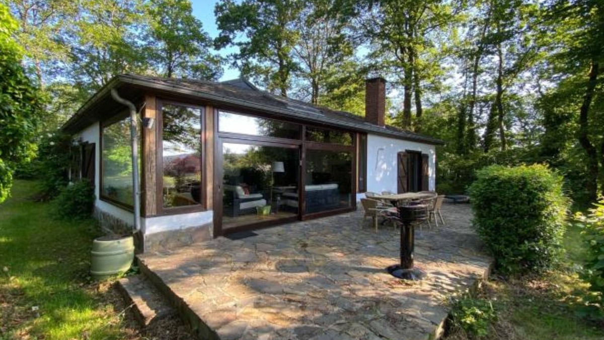 Marcouray House | Attractive house surrounded by nature