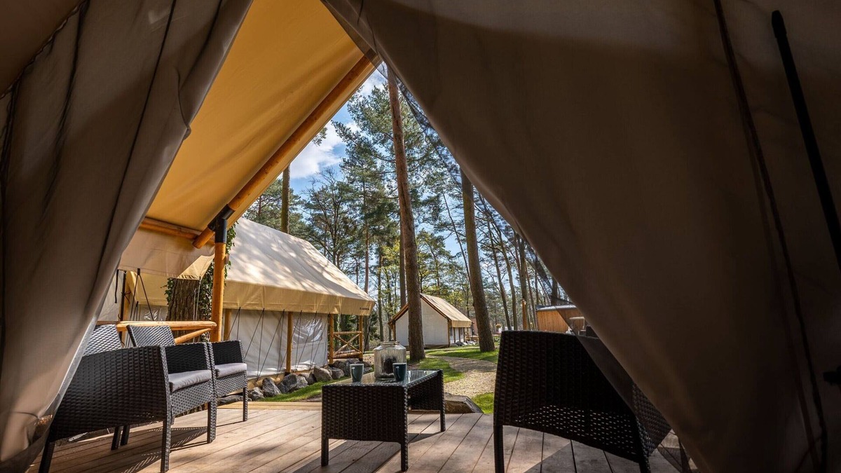 Zutendaal RV Rental | Attractive Tent Lodge Maastricht at 16 km