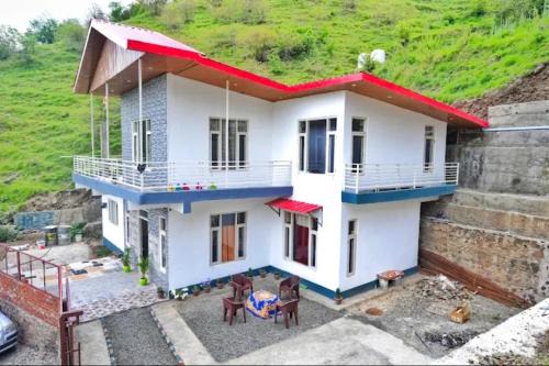 Kandaghat Cabin | Atulyam Farms and Stay