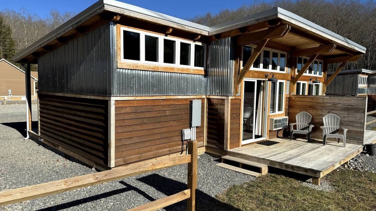 Bramwell Cabin | ATV TrailCamp: Conrad's Cottage- Just seconds from the HMT Pocahontas Trailhead!