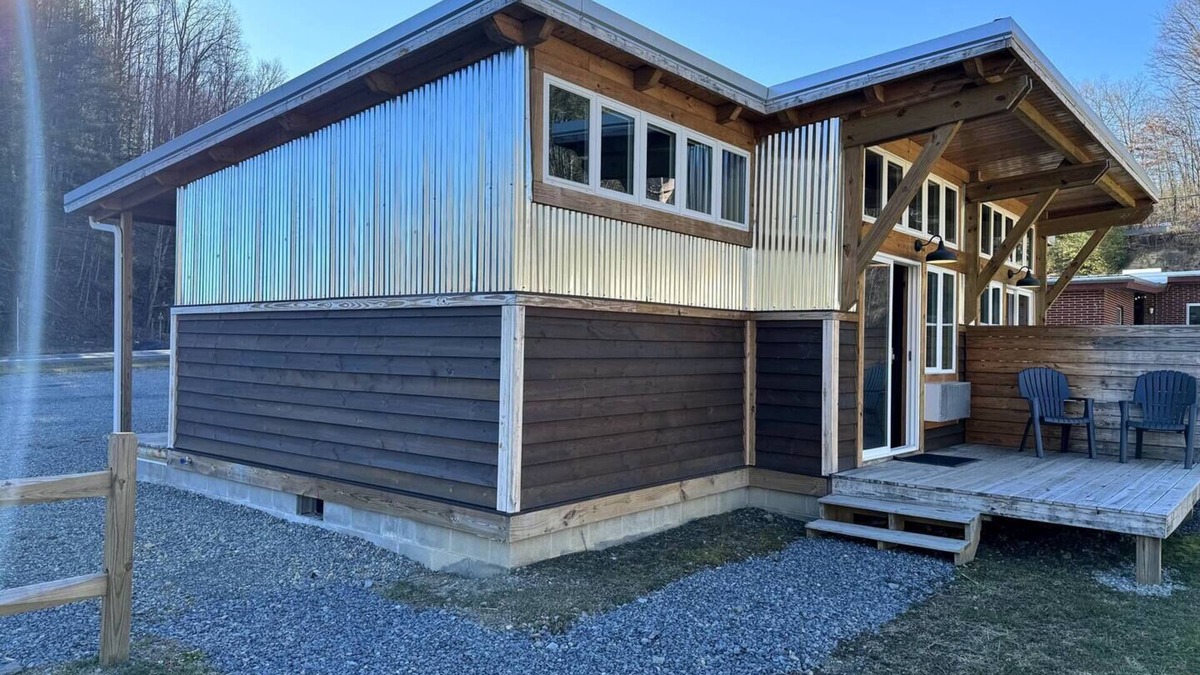 Bramwell Cabin | ATV TrailCamp: Larne's Lodge- Just seconds from the HMT Pocahontas Trailhead!