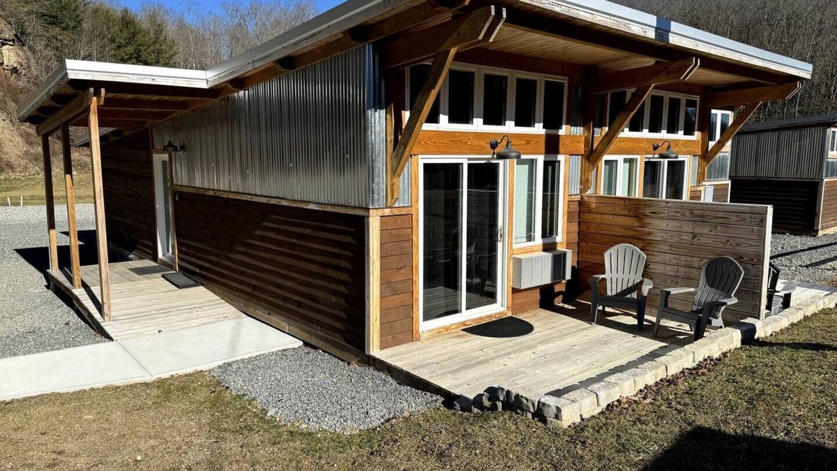 Bramwell Cabin | ATV TrailCamp: Sip's Shack- Just seconds from the HMT Pocahontas Trailhead!