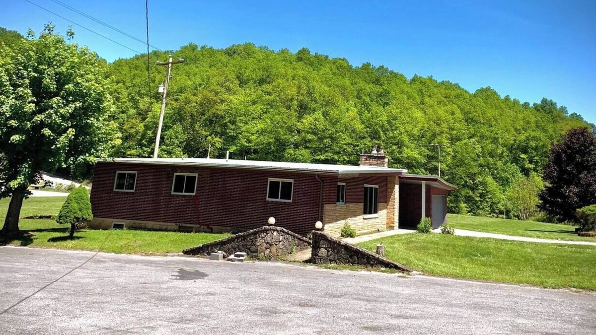 Bramwell Cabin | ATV TrailCamp: The King Crib- Just seconds from HMT Pocahontas Trailhead!