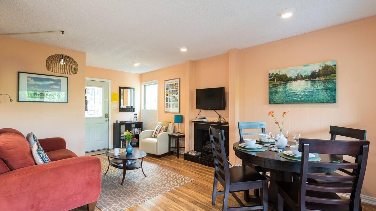 Barton Hills Condo | ATX House: King bed, Deck; .33 mi to Zilker Park & Barton Springs; @2 mi to DT!