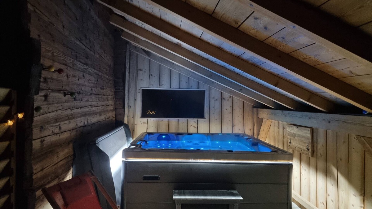 Saint-Pierre-de-Chartreuse House | Atypical house for 2 with private jacuzzi