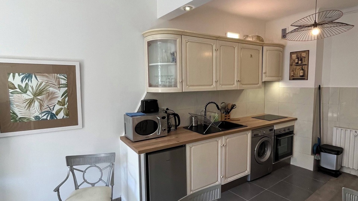 Lepante Quarter Apartment | ATYPICAL AND ORIGINAL APARTMENT (2 Kitchens. 1 Bathroom. 1 Shower room. 2 WC)
