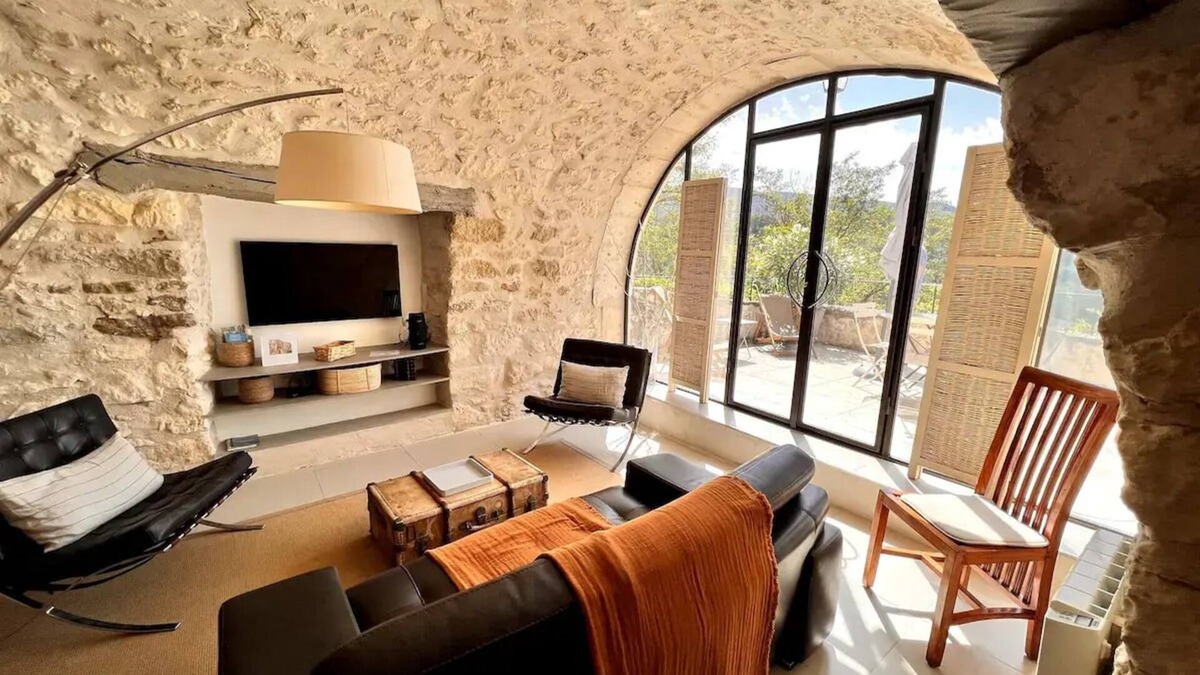 Menerbes Apartment | Atypical apartment with large terrace overlooking the Luberon