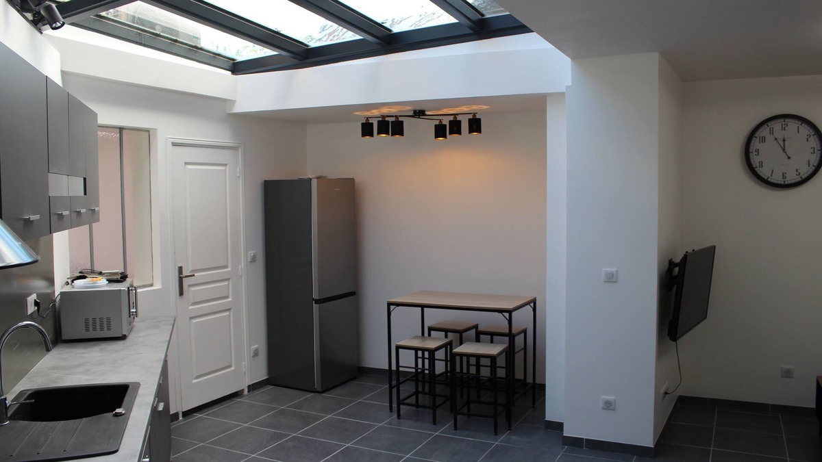 Roye Apartment | Atypical apartment with veranda in city center