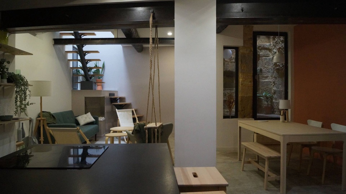 Ecusson Apartment | Atypical downtown loft/Private patio