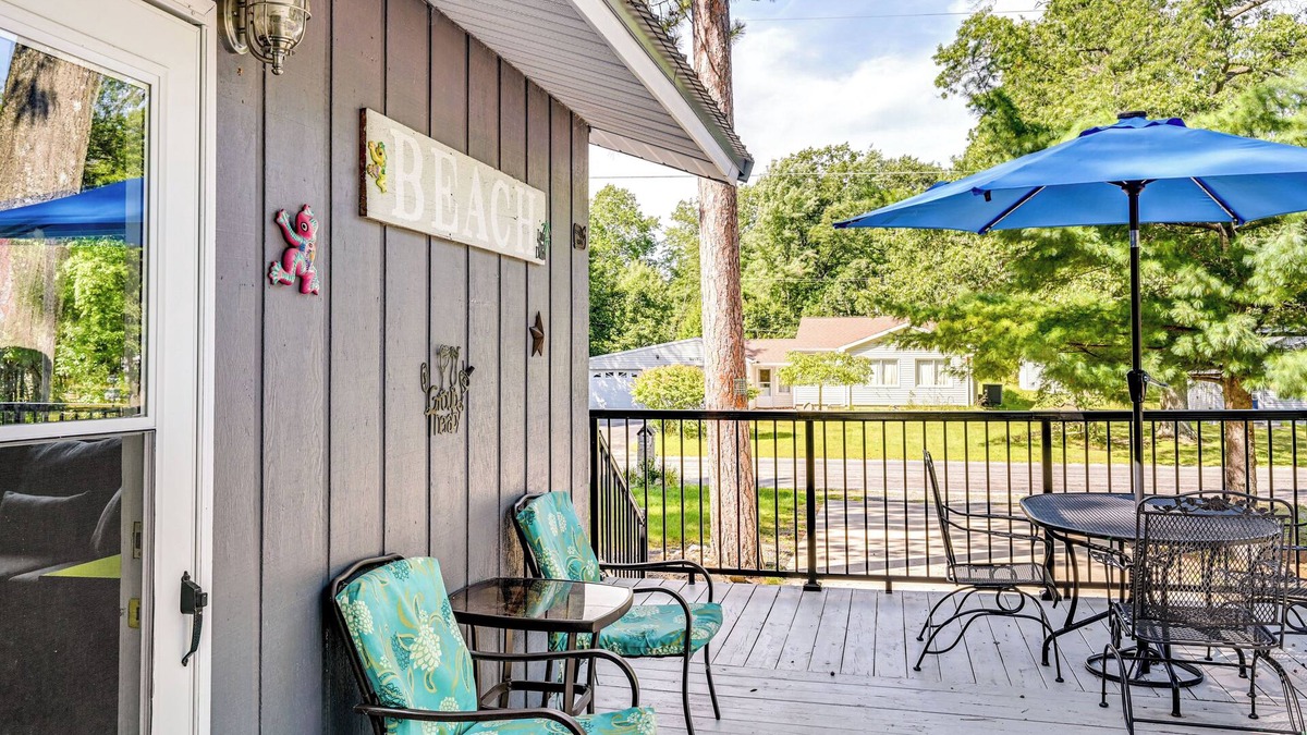 Au Gres Cabin | Au Gres Vacation Rental Cabin < 1 Mi to Lake Huron
