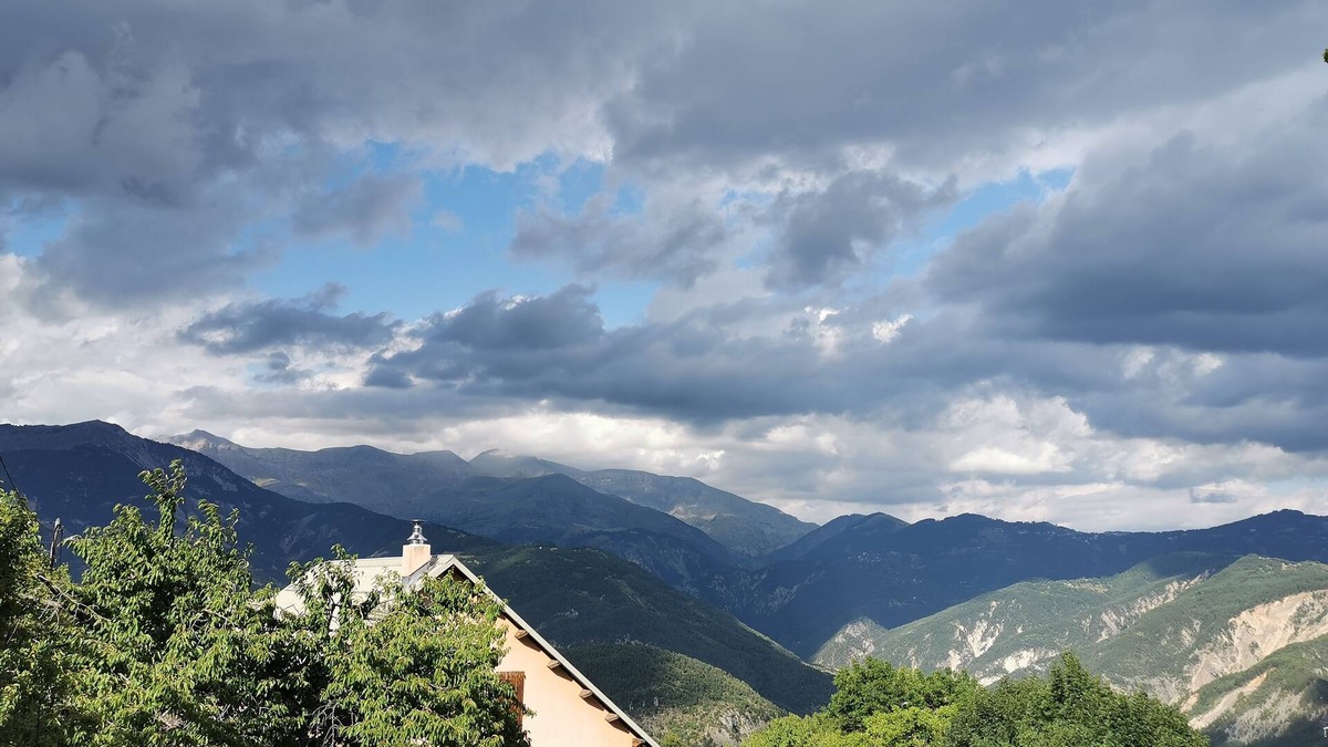 Sauze Hotel | Auberge de Sauze, fine dining, gîtes and rooms with breathtaking mountain views