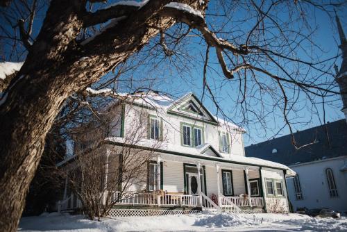 Saint-Adrien Hotel | Auberge Incroyable