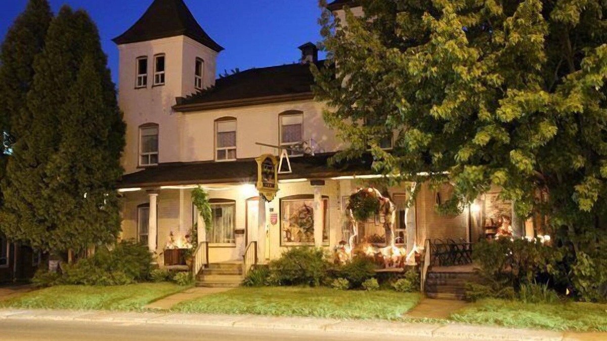 Jonquiere Hotel | Auberge Les Deux Tours