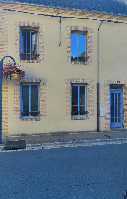 Aubigny-sur-Nere Apartment | AUBIGNY appartement centre ville 1e étage
