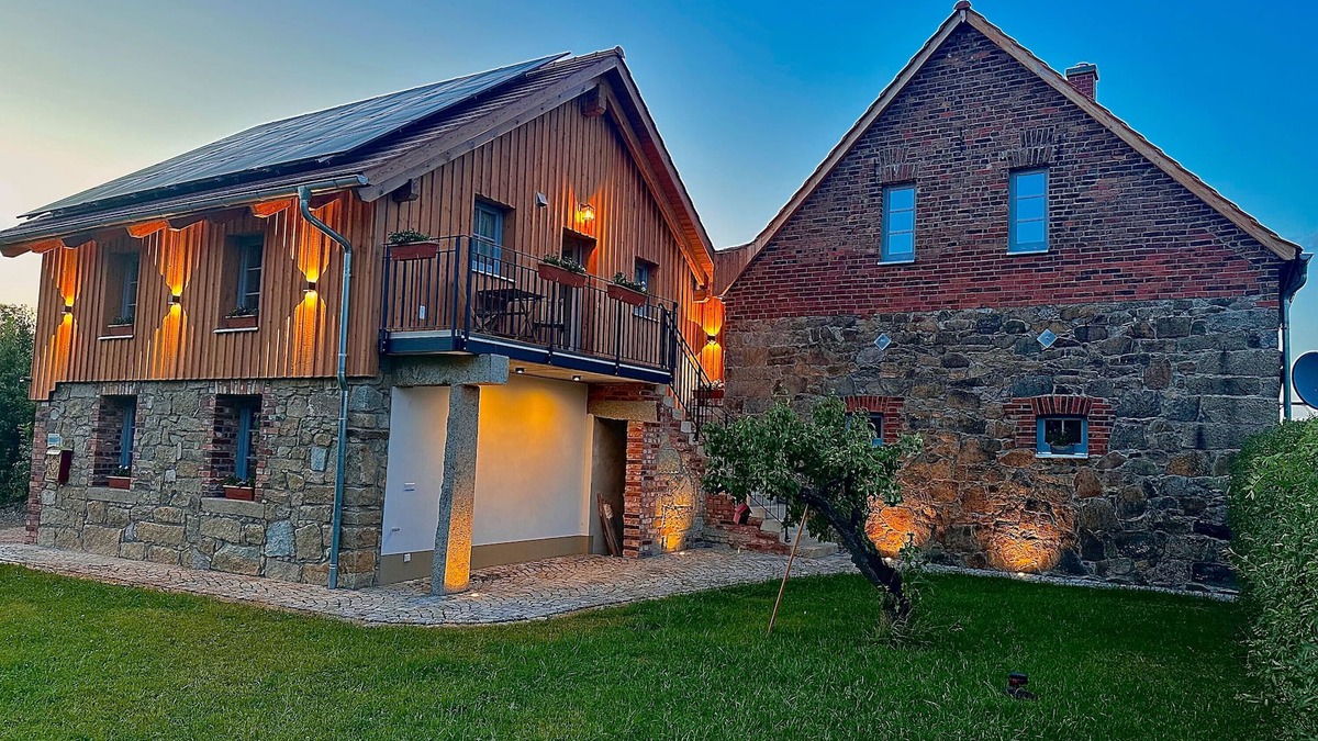 Konigshain Apartment | Aubrac Organic Farm Königshainer Berge with Private Garden, Balcony and Wi-Fi