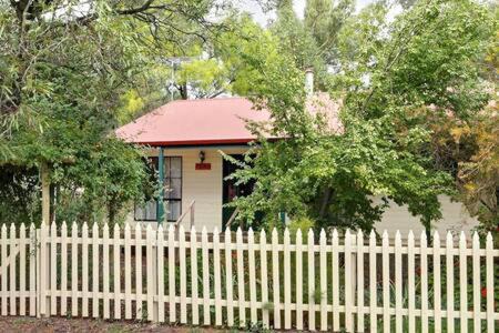 Upper Wakefield Bed & Breakfast | Auburn Hideaway