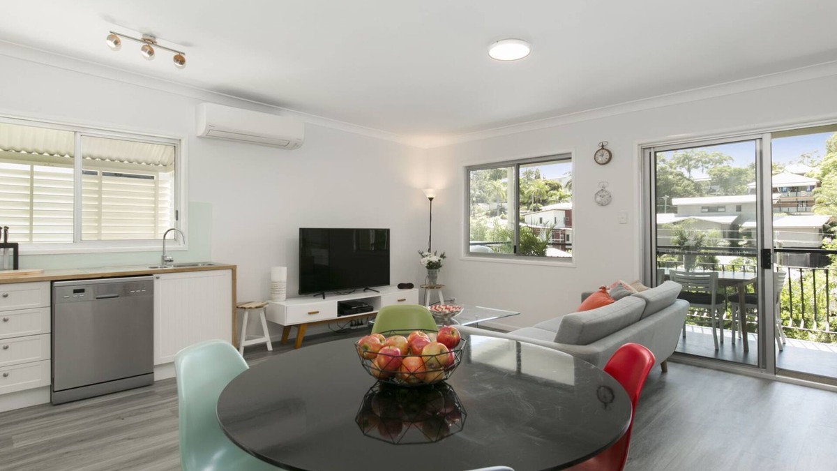 Auchenflower Apartment | Auchenflower, Tallywood Apt 2 - Pet Friendly/Family Friendly