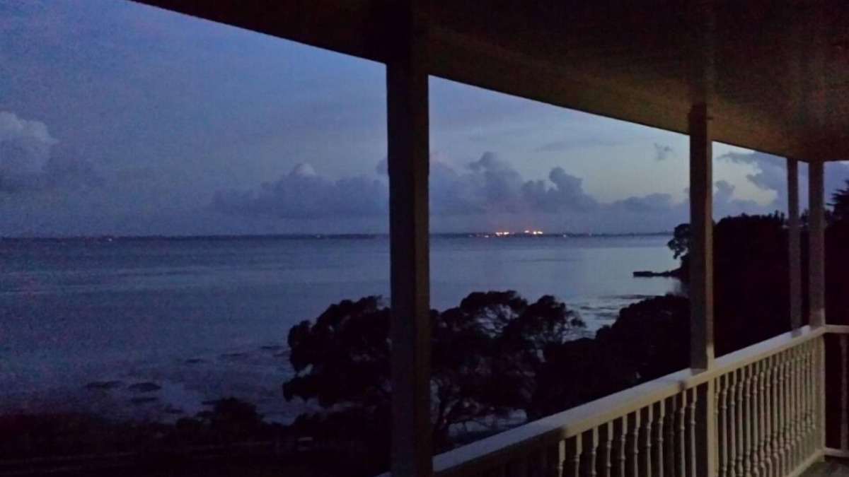 Grahams Beach House | Auckland Beach Retreat