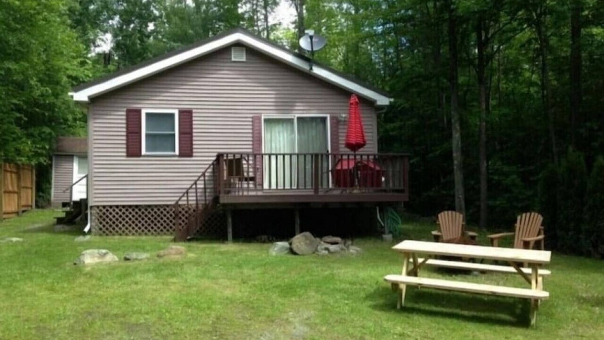 Keeseville Cabin | Augur Lake Cabin Escape
