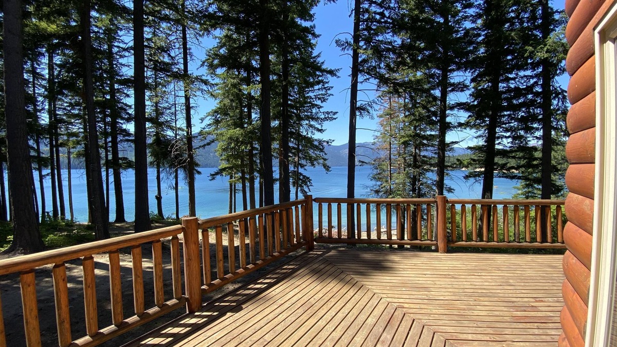 Cle Elum House | August weekday specials. Book your last minute quick trip vacay! Best loc price
