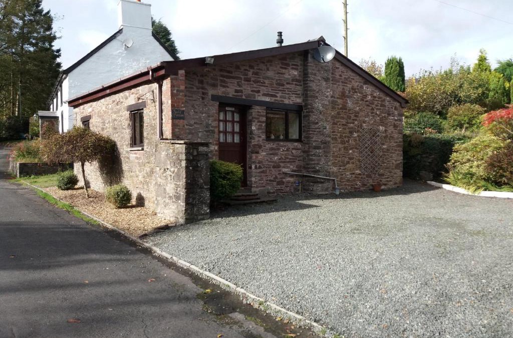 Trecastle House | Auld Ffynnon